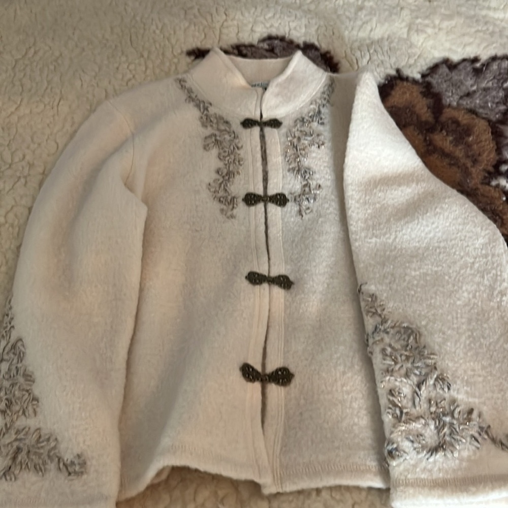 Cold water creek stunning 100% wool jacket with Embroidered details NWOT